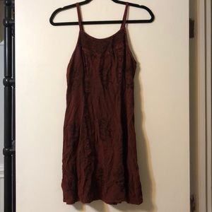 Burgundy midi dress with flowers stitched in
